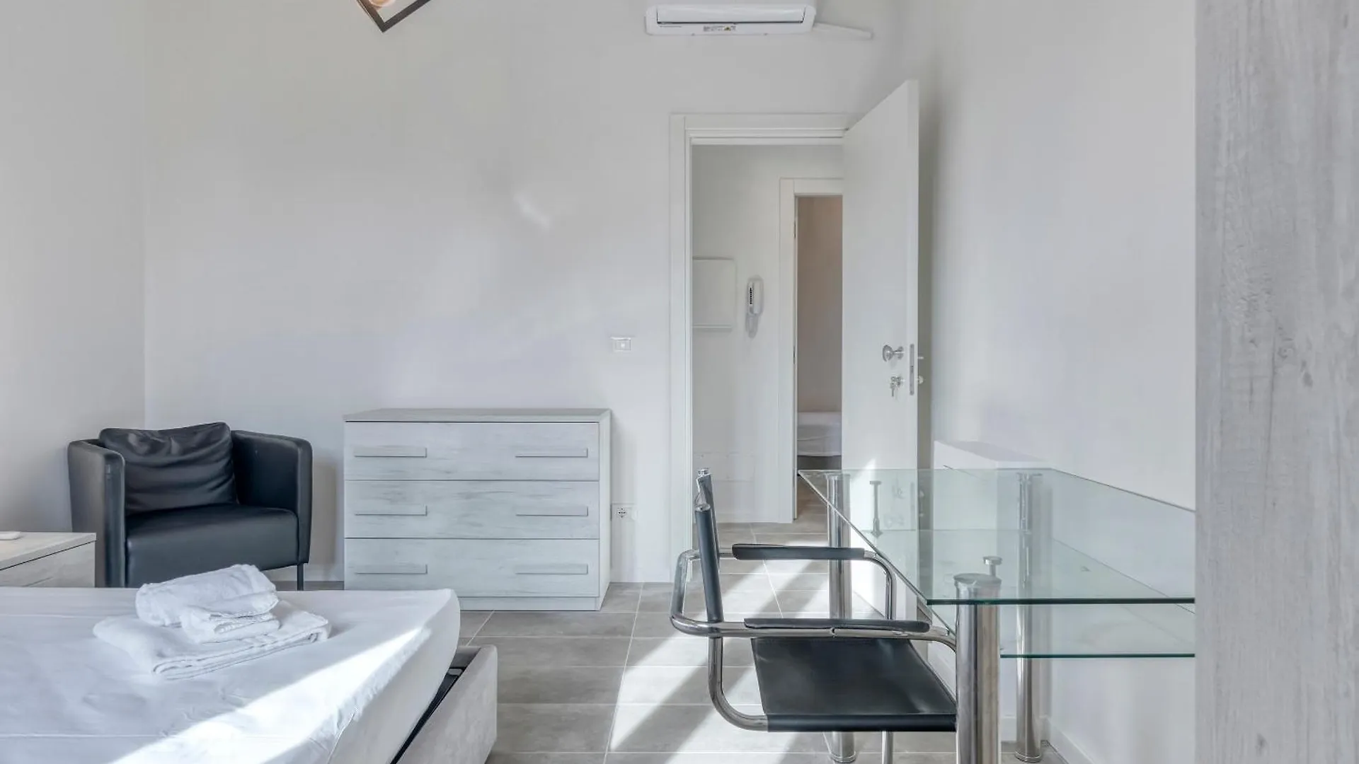 Blueshouse Carracci Bed & Breakfast Bologna Italy