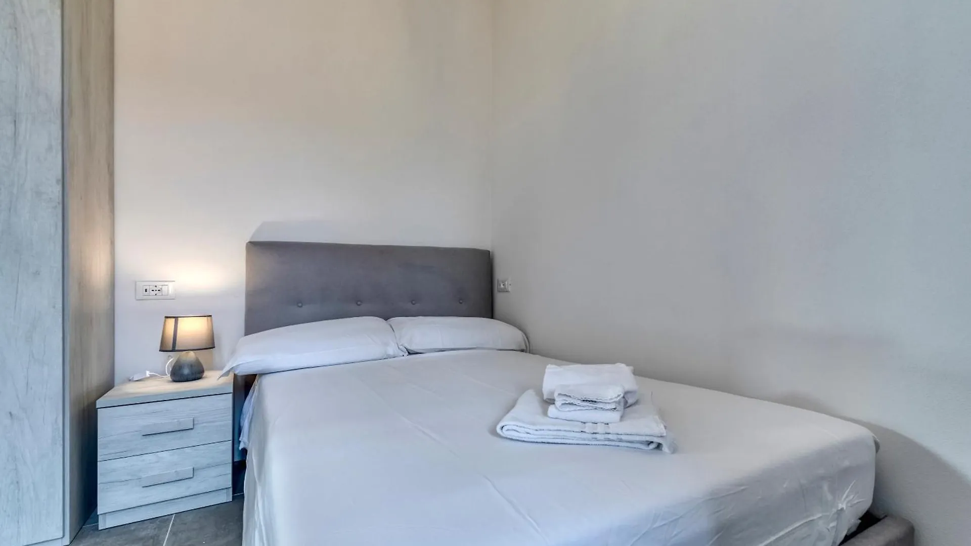 Blueshouse Carracci Bed & Breakfast Bologna Italy
